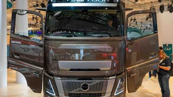 2026IAA：欧卡马力王驾到！当780匹遇上低风阻，沃尔沃FH 16 Aero旗舰牵引车深度实拍评测