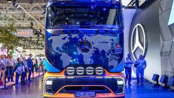 2026IAA：会来中国！化身房车还带越野摩托，奔驰eActros 600开启环球80充挑战