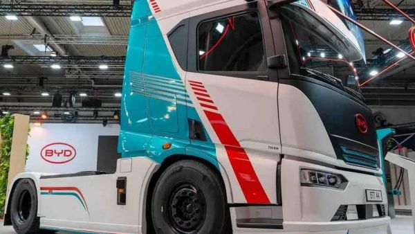 2026IAA：千匹电驱+兆瓦超充，还有五星安全！比亚迪 ETT 44纯电动牵引车全解析