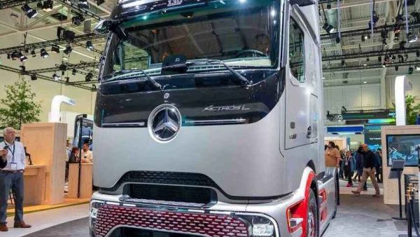 2026IAA：跨越130年的移动博物馆！奔驰Actros L“130 Years Trucks Edition”特别版卡车实拍评测