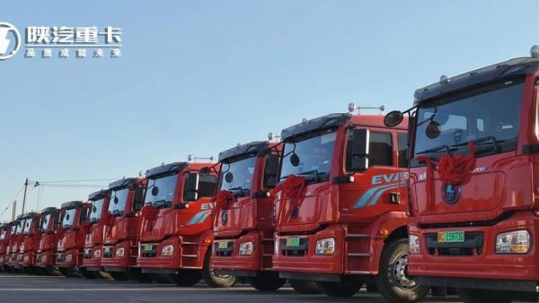 【决胜四季度】陕汽重卡内蒙古区域德龙M3000E新能源牵引车推介会暨大客户50辆交车仪式圆满成功！