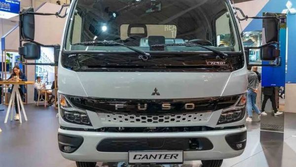 2026IAA：平头、全空气悬挂，这台日本轻卡在欧洲凭什么稀缺？三菱扶桑Canter深度实拍评测