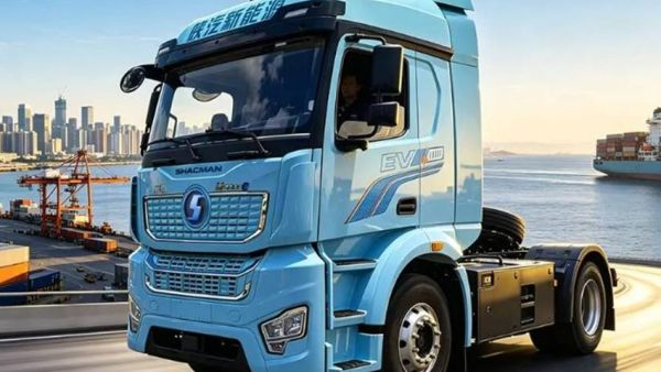 M5000E 4×2底置400度电驱桥港口牵引车，同级轻标杆，低耗驾从容！