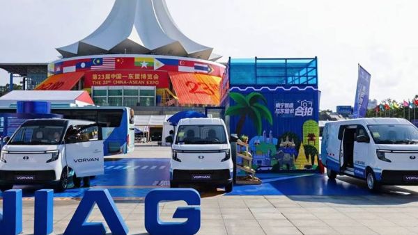 南宁汽车集团富万品牌亮相东博会，新能源VAN车产品 助力城乡创富