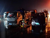 1号服务   凌晨3点，江淮轻卡黄石盟盛雨雪中的服务救援