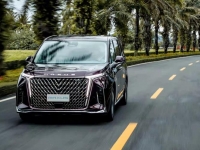 以全新设计打造未来的“公路头等舱”,上汽大通MAXUS全尺寸新生代智能MPV G90“首露真容”