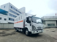 武装到牙齿的安全性 庆铃五十铃危化品运输车实拍评测