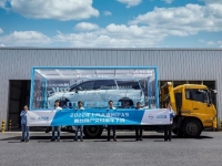 是时候纯电MPV了!专属定制的上汽大通MAXUS MIFA 9交付首位神秘车主