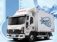 HOWO雪豹冷藏车不惧暑气，护鲜一路畅盈！