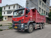 乘龙M3小钢炮挑战复杂路况 实力强悍助力客户运营升级