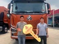 跑绿通分秒必争,黄师傅选对了自己的第一辆车