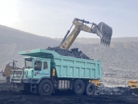 “携手新疆哈密，共建绿色矿山”——微宏助力350辆矿卡高效运营