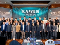 再创佳绩 乘龙HK摘得2023钜轮奖:年度卓越高端重卡