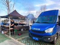从街头到山河：依维柯车主丁亮的创业故事