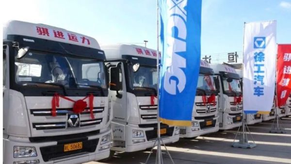 低碳先锋！徐工天然气牵引车批量交付西北客户