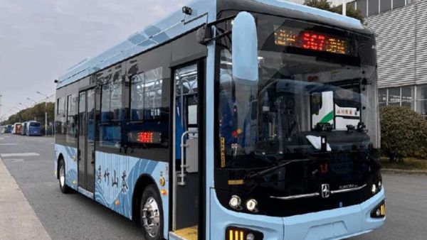 亚星8.6米0后悬碳纤维材料公交交付重庆永川