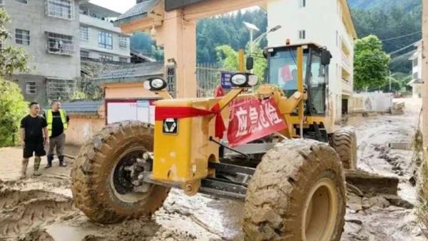 “村超”亮起希望之光:徐工救援队与贵州风雨共担!